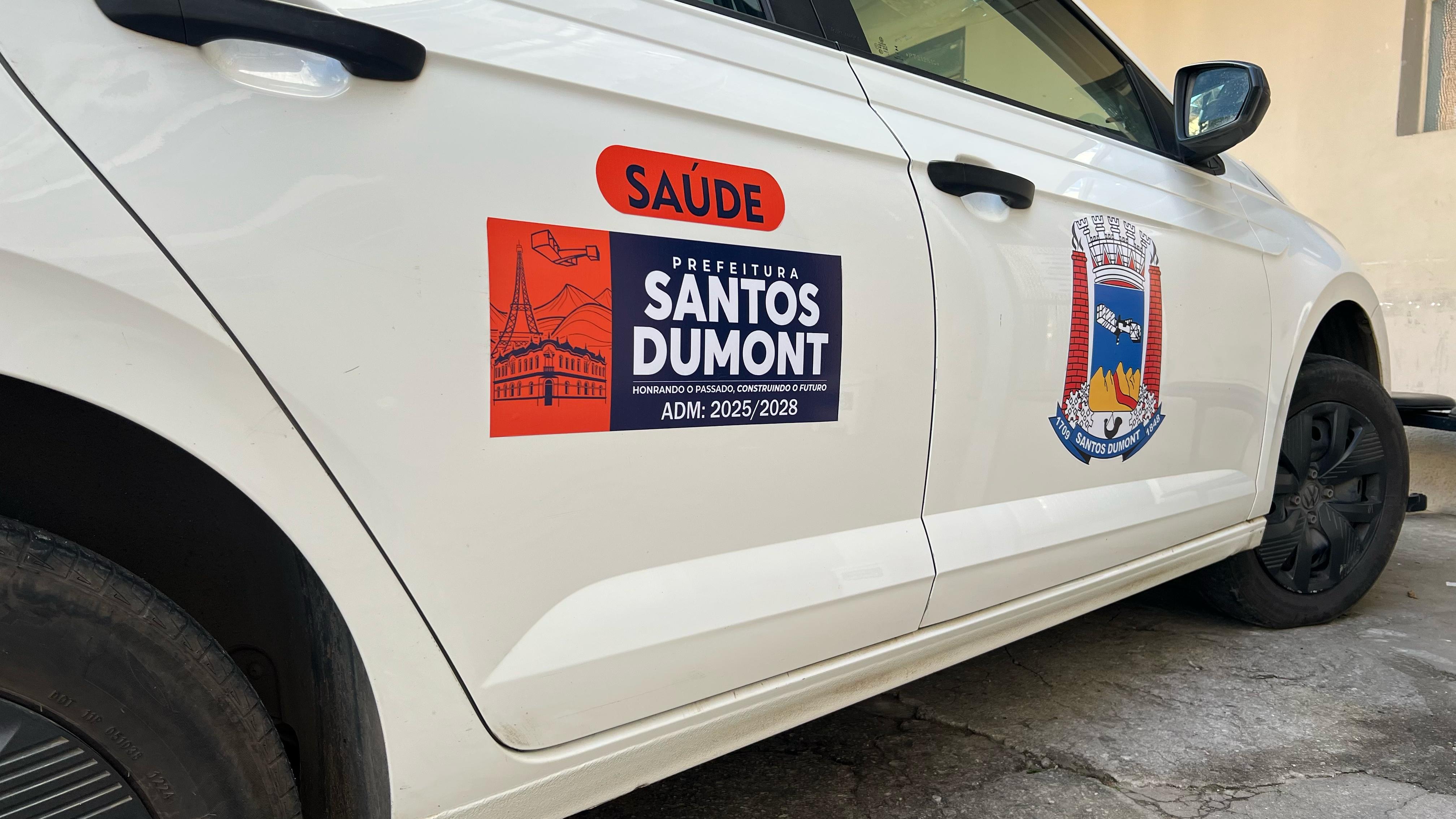 Prefeitura de Santos Dumont inicia adesivagem para identificação da frota de veículos
